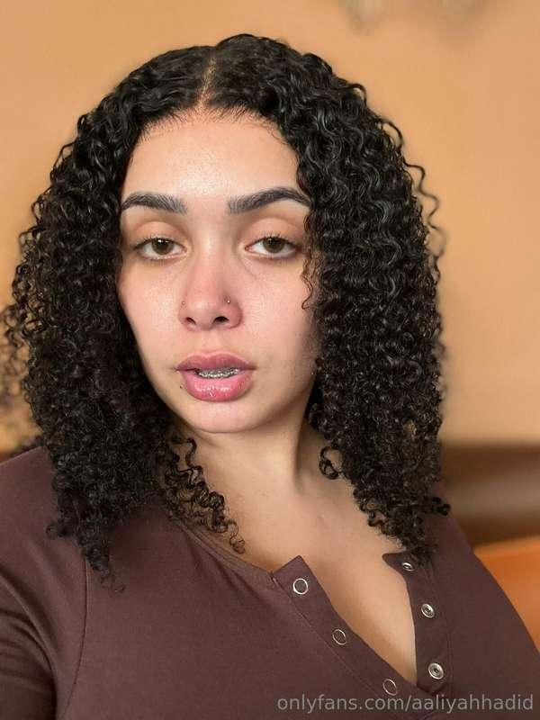 Your favorite curly girl🥰