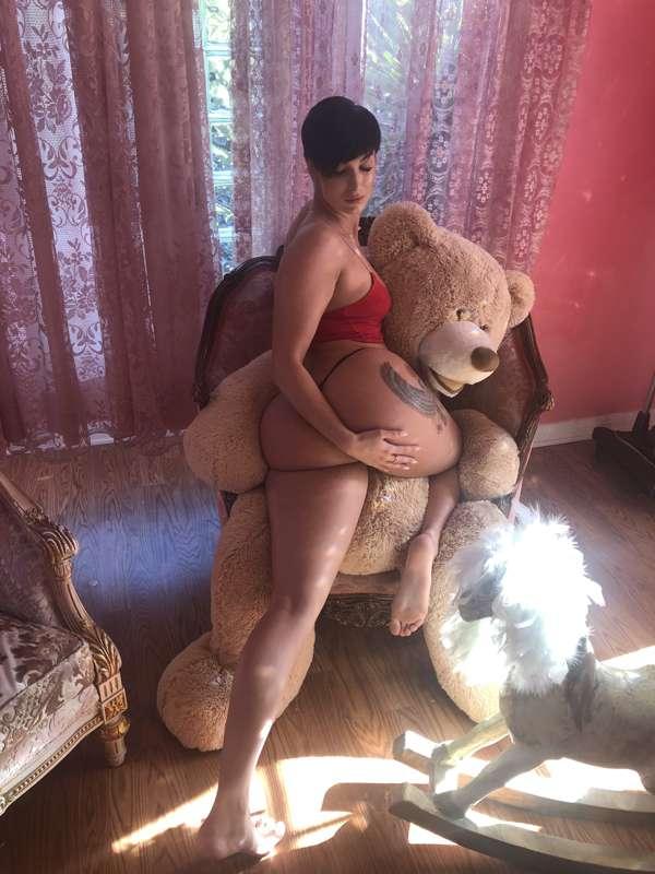 💝 Waiting on Valentine’s Day like 💝