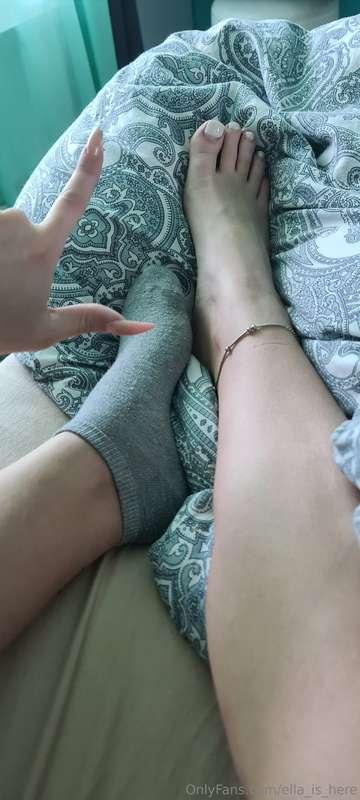 Good morning losers, who wants my sweaty socks from last nig..