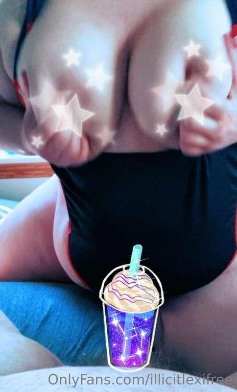 Big boobs, big belly👅