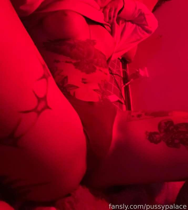 Some late night pics and a video of my boobies for you before i go and touch myself  , sleep well 😉💋