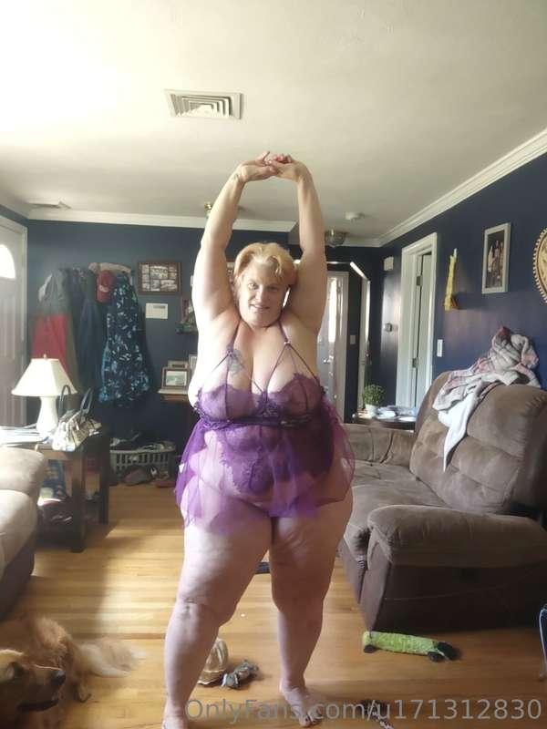 Doing my morning stretching 👿