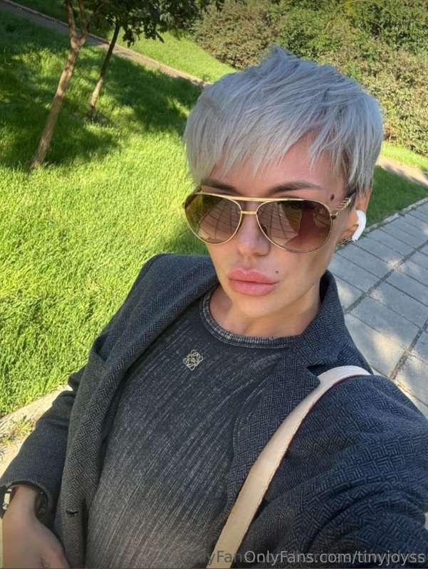 Hi! My friend @karinasnowwhite created her onlyfans today 🥰 ..