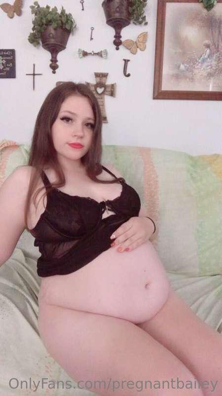 22 weeks belly update 😇 tip me if you think the bump is cute..