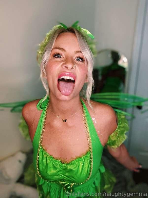 alluring_housewife image #7