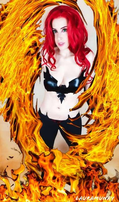 Dark Phoenix cosplay 