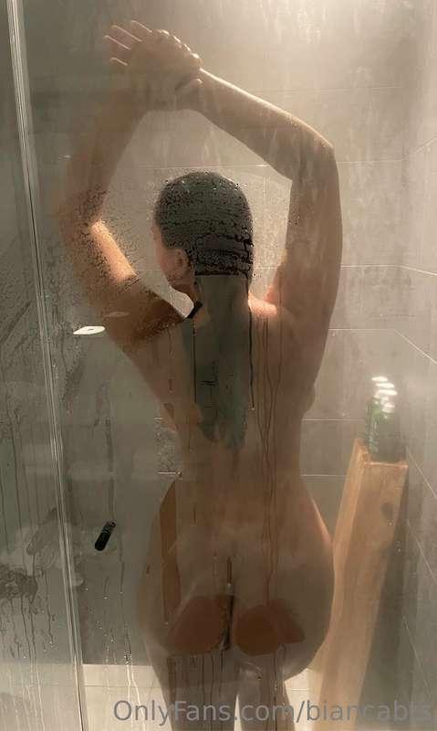 Join me in the shower? 🧼 💦🐱  Check your DMs for a very limit..