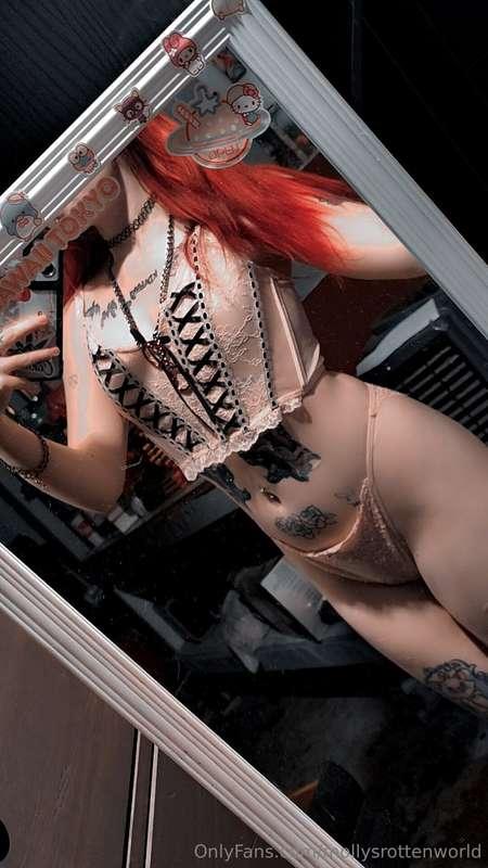 @mollyrot is 20% off for the weekend for 4th of July 🥳🎆 cum ..