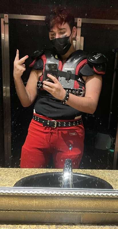 Wore my football gear to the club last night! Got lots of st..