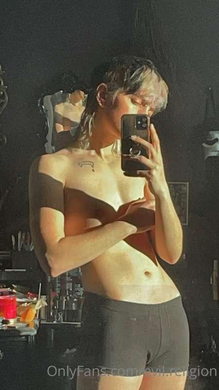 vague nip slip cause you’re epic