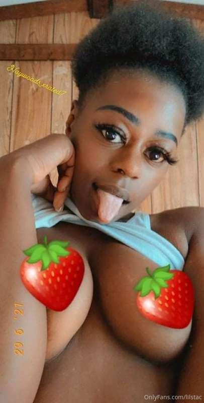 Sub to this sexy wife!! Solo/couples content, uncensored pho..