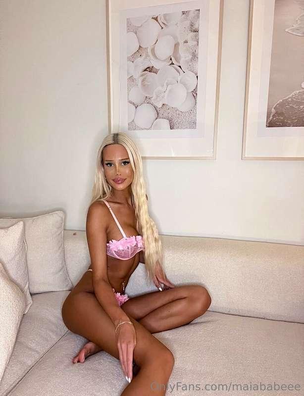 Join me in the sofa baby 😘