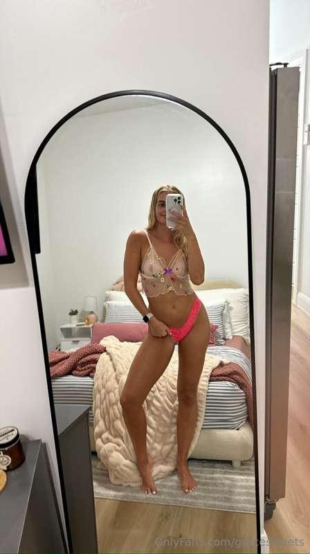 Bedroom vibes, soft and bright 💖🌙