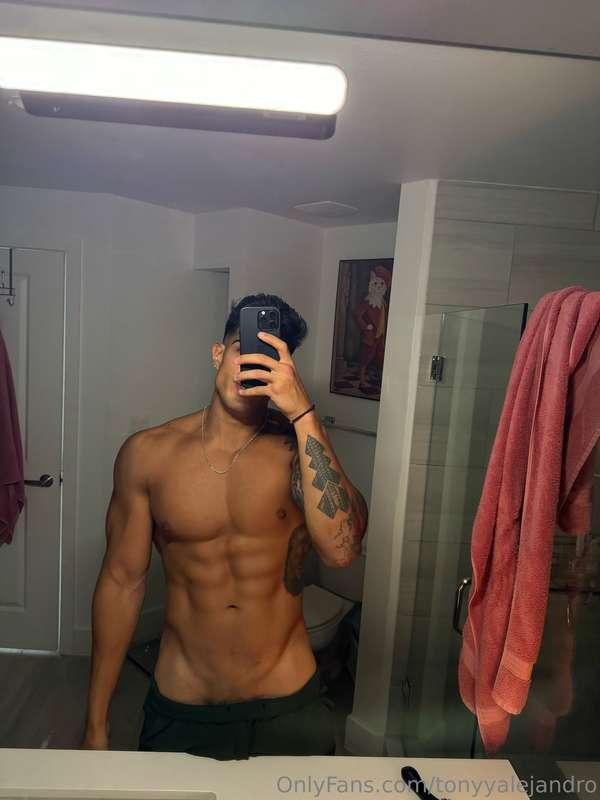 What color is the towel 🤫