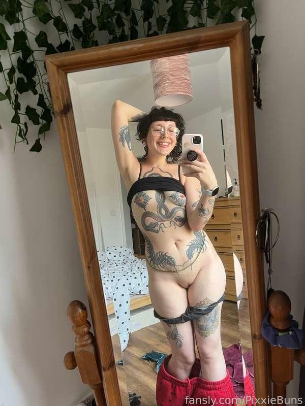 I hope you like short sluts baby, I’m only 5’5 so I’m perfect for throwing around

#short #smallwaist #smalltits #boobs #tattoos #glasses #freeuse #petite #alternative #thick