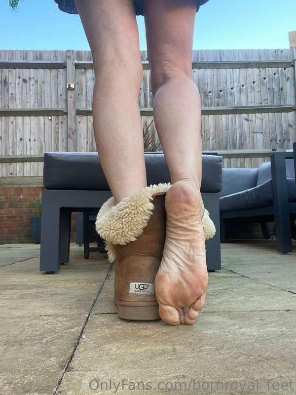 I really could do with a hot wet kiss all over my soles