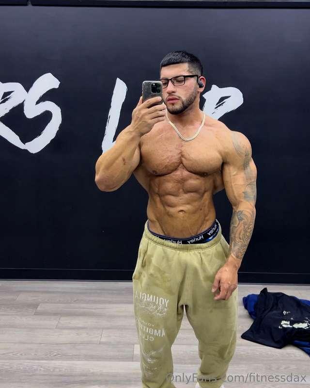 Leaning out 🔥🔥