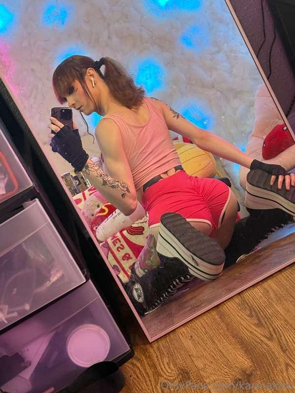 Pink work out fit ! Work me out 😏❤️‍🩹