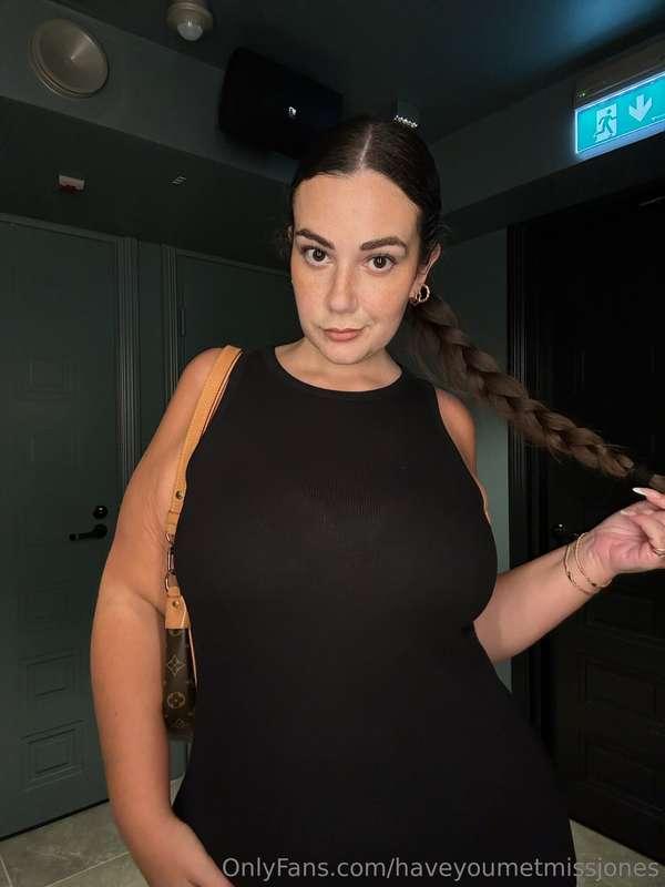 It's time for a fancy dinner, what do you think about my loo..