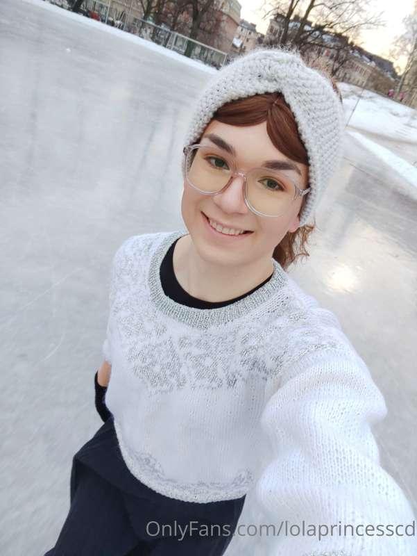 Went ice skating again and this time you can have a peak und..