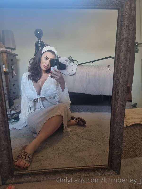 I know some of you love seeing me in my every day clothes. X..