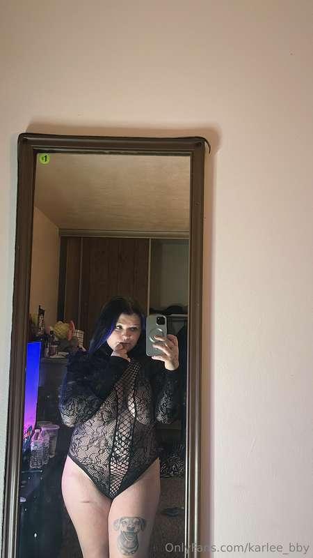 Sneak peak of the new lingerie for tonight’s content! 🖤 