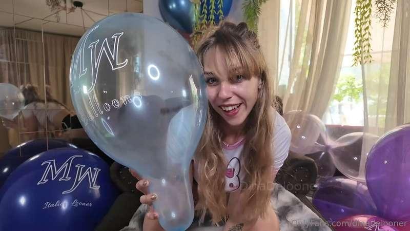 German LoonerGirl In English Testing out some new Balloons! ..