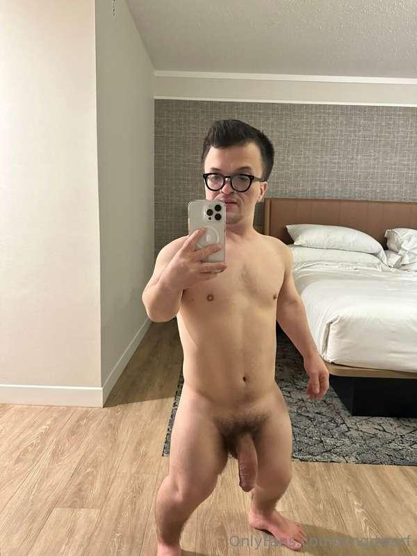 I can’t sleep so I’m taking nudes in my hotel room 🥰