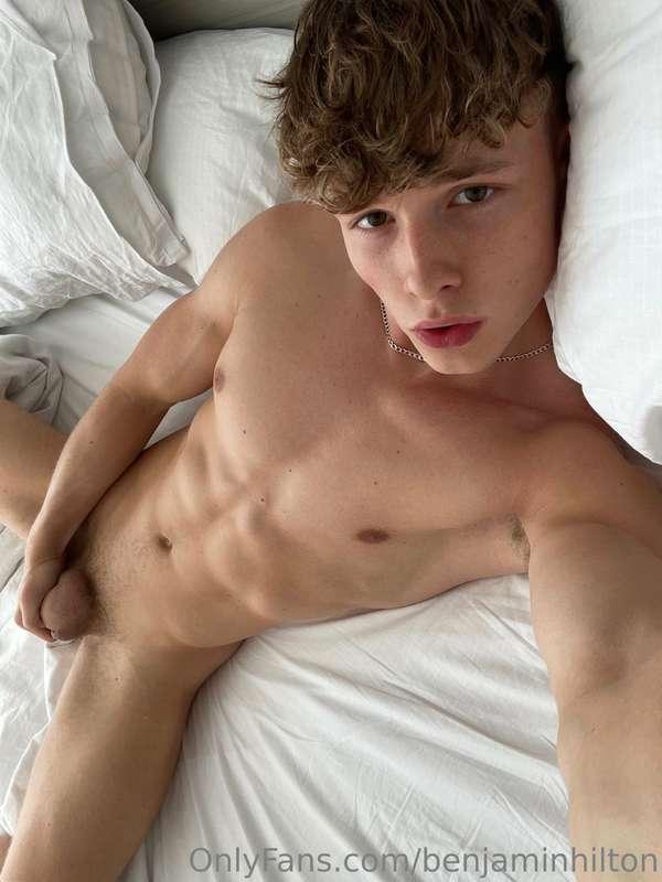 The bed is too big for just me alone 😌😏