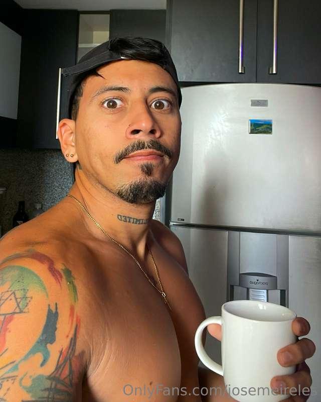 Buenos días @josemeireles 
https://onlyfans.com/josemeireles
