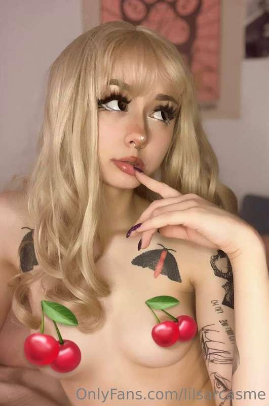 Do you like slutty blonds baby? Dm me to see how slutty I ca..
