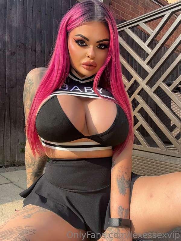 Kinda miss my pink hair 👀
