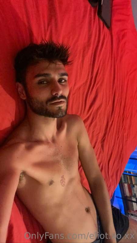 So horny, wanna help me? DM me 💦😈