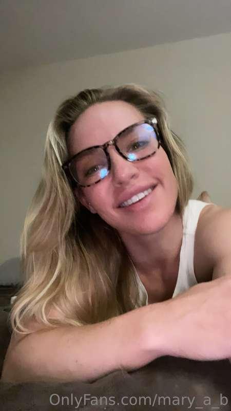 Who’s watching the fights with me tonight? Who would you pic..