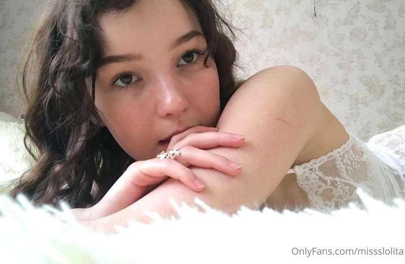 look into my eyes bb✨