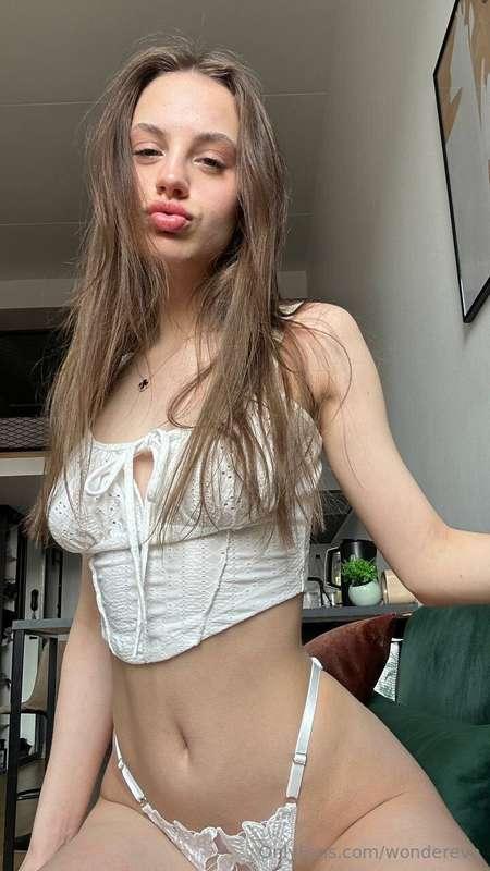 Flirty mood today… Should I DM you first? 😘