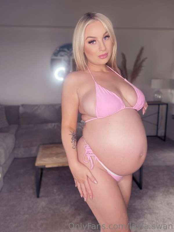How much do you love my bumpy body?🤰🏼