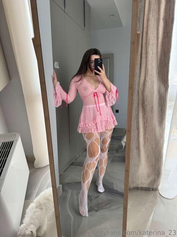 The mirror loves me gently… almost as much as you do 💖Pink m..