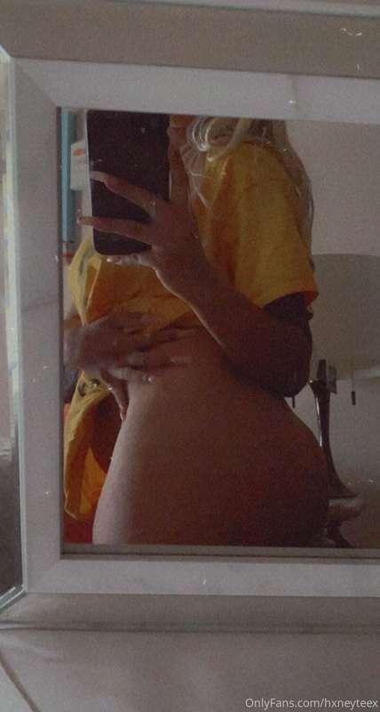 think ima get caught in my cousins bedroom 🥴