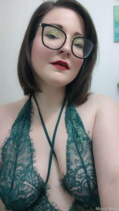 happy St. Patty's day folks! erin go braugh! 

here's some of my faves from the photoset i did. stay tuned for the full version of the photoset and an even longer video ;D