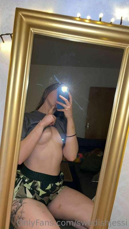 Love taking nude photos 😍