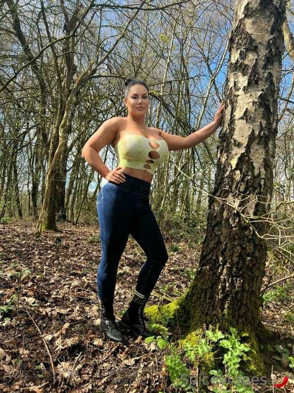 Took the wife for a walk in the wood 🪵