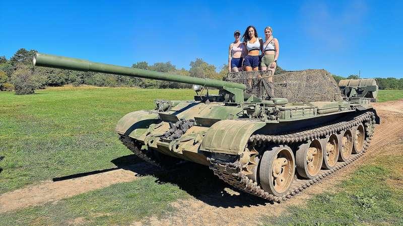 An alle Sklaven ihr gehorcht uns lieber sonst wird es unange..