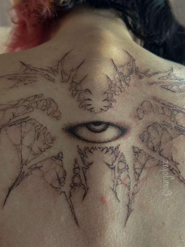 my new tattoo by @ArtofDecay is still in progress.
share the details🤍

#fyp #tattoo #naked #artist #art #tattoed 