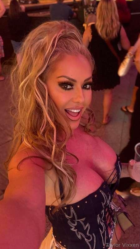 A few pics from last night…. Better ones posted on my real p..