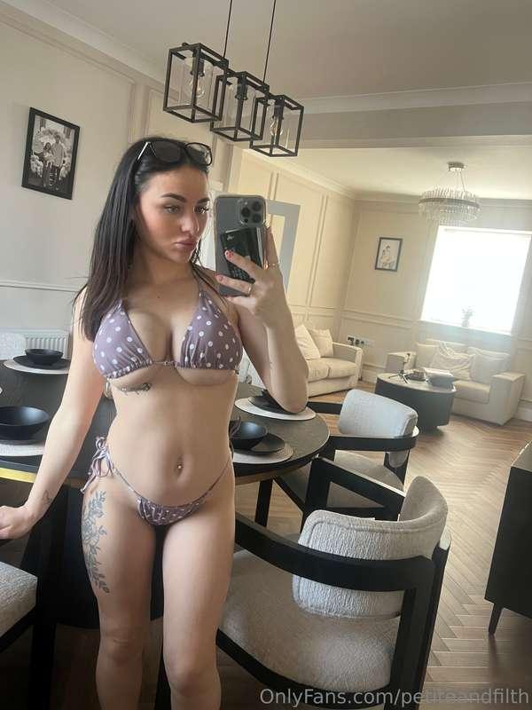rate the bikini 1-10😉
