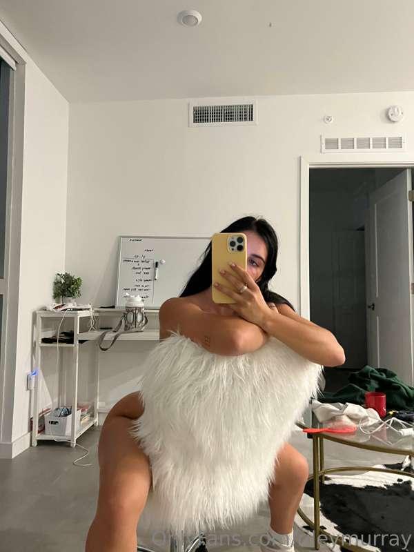 no clothes kind of day 😶‍🌫️
