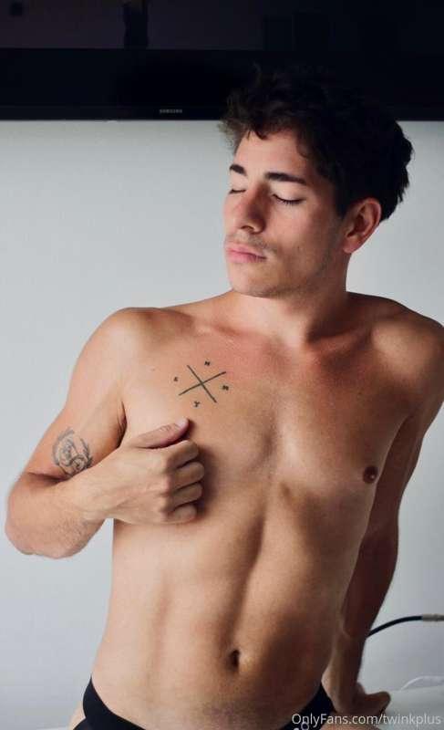 Check out @Emanuelfmar or @FreeManuelfmar 👦🏻

An Argentinian..