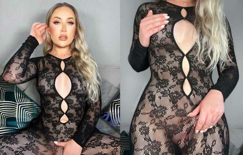 @theavacole is the curvy domme top TS you’ve always dreamed ..