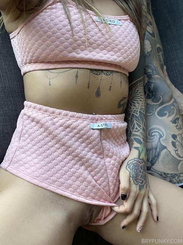 A little flash kitty and booobs for this beautiful morning